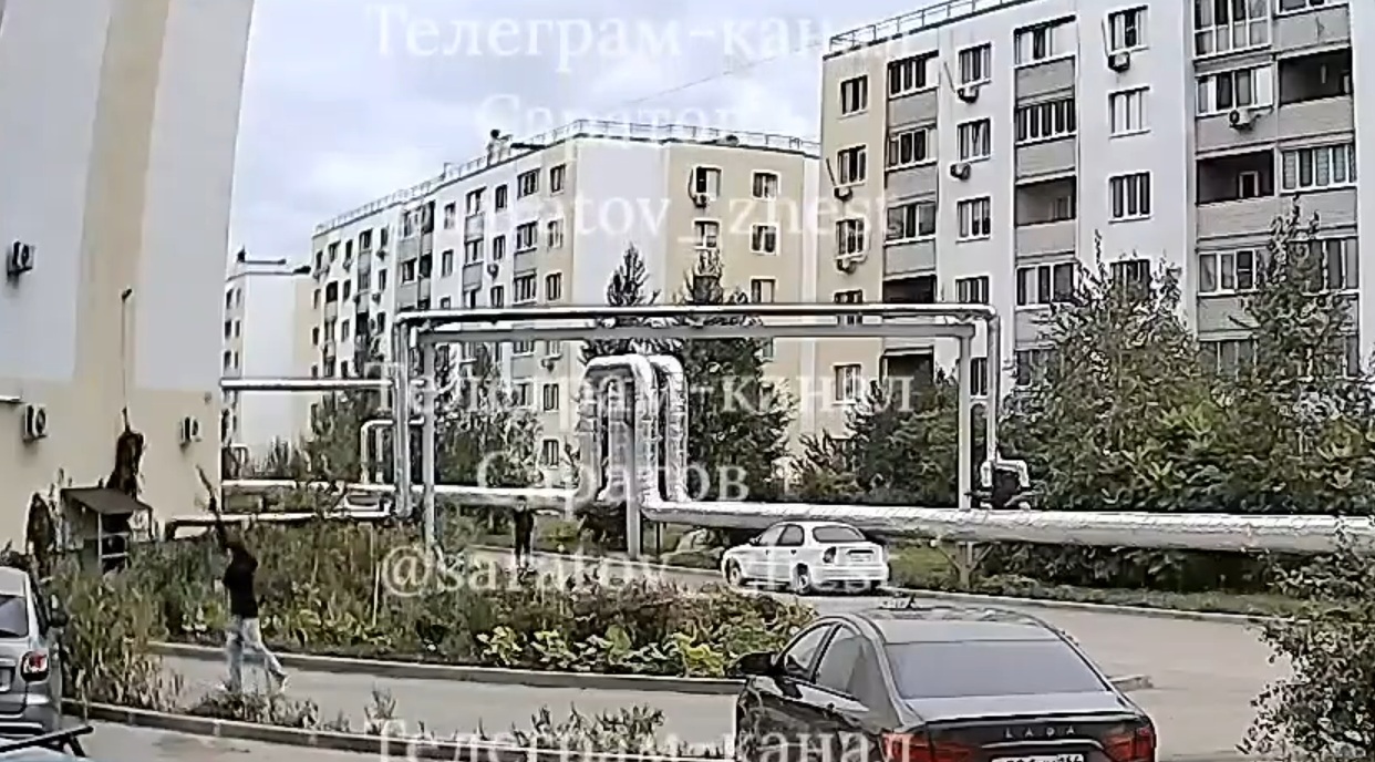 В Саратове подросток устроил стрельбу во дворе В Саратове подросток устроил стрельбу во дворе