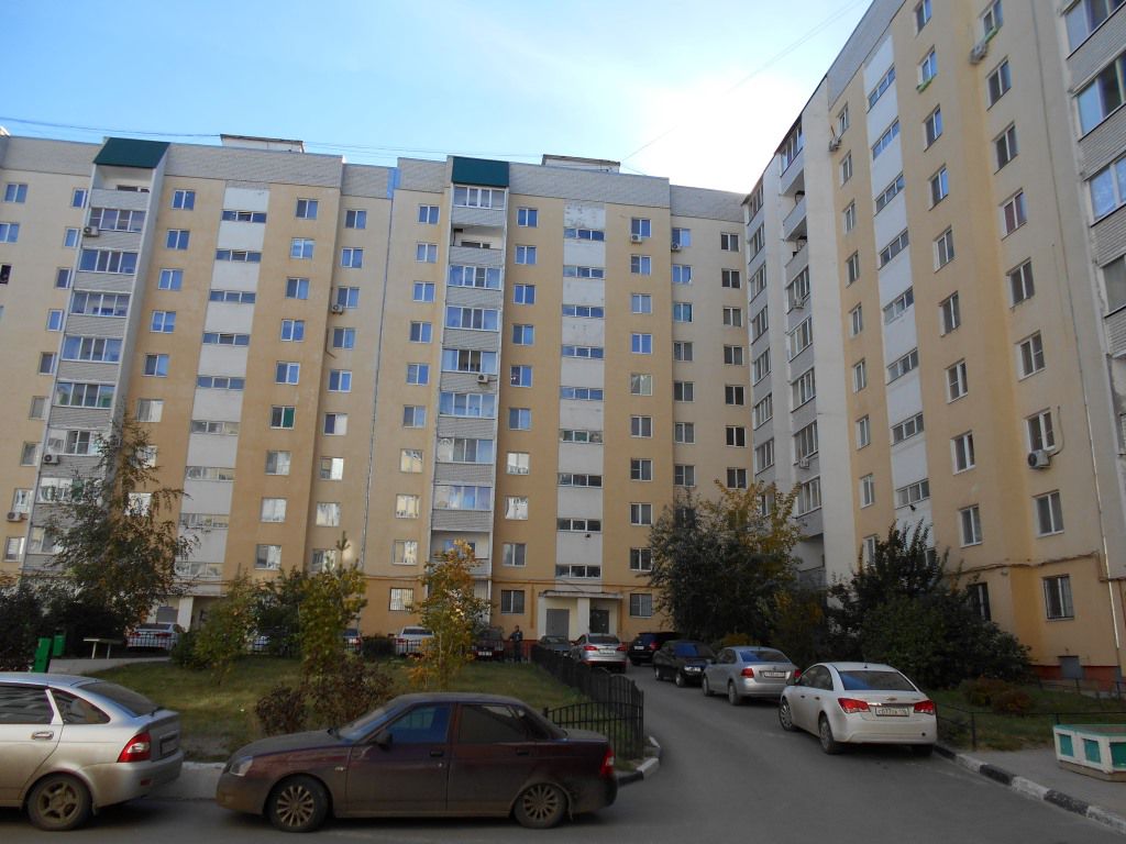 В Саратове в Солнечном ребенок выпал из окна