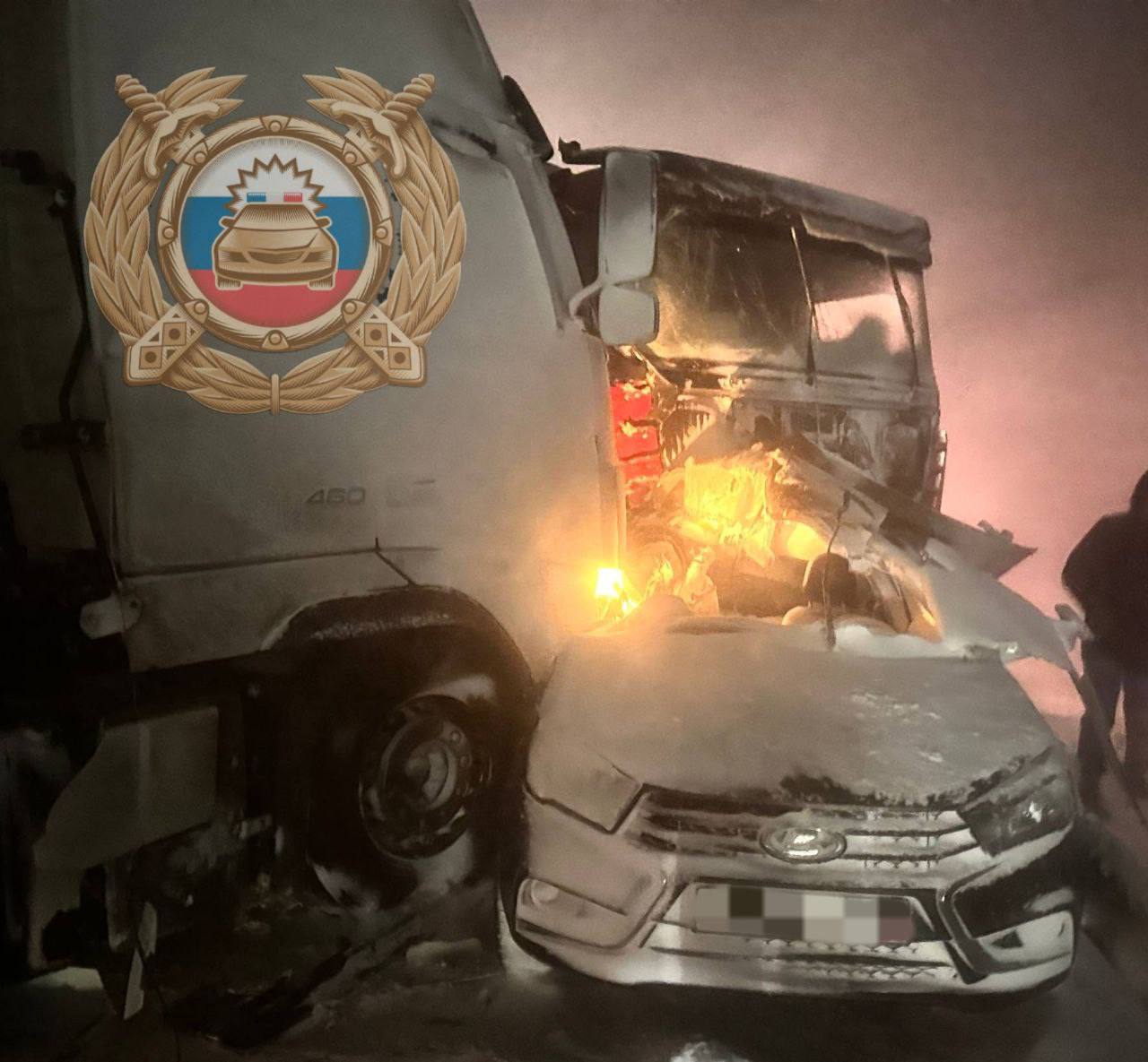 На трассе в Балаковском районе в метель столкнулись 10 автомобилей