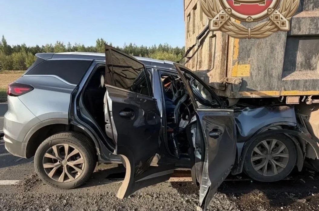 На саратовской трассе при столкновении с грузовиком погиб водитель Chery На саратовской трассе при столкновении с грузовиком погиб водитель Chery