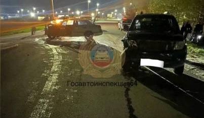 В лобовом столкновении двух иномарок в Дубках пострадала женщина