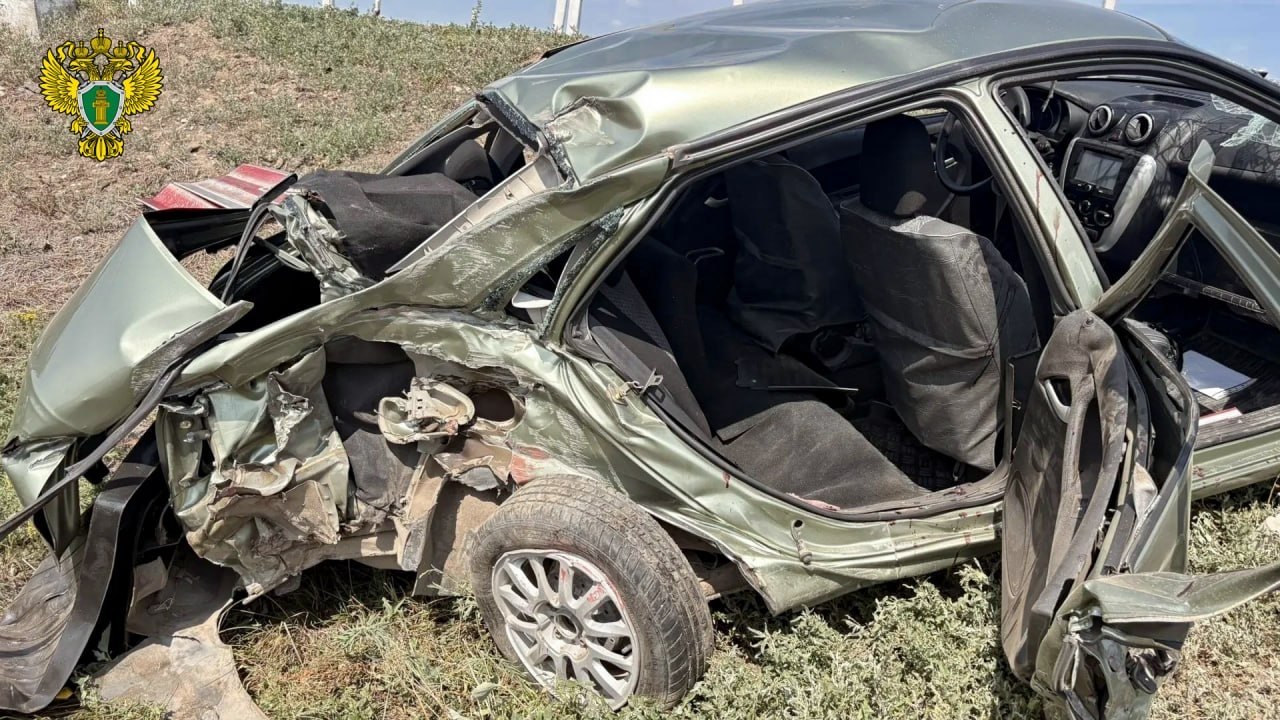 В Саратовской области LADA Granta угодила под поезд: погибла женщина