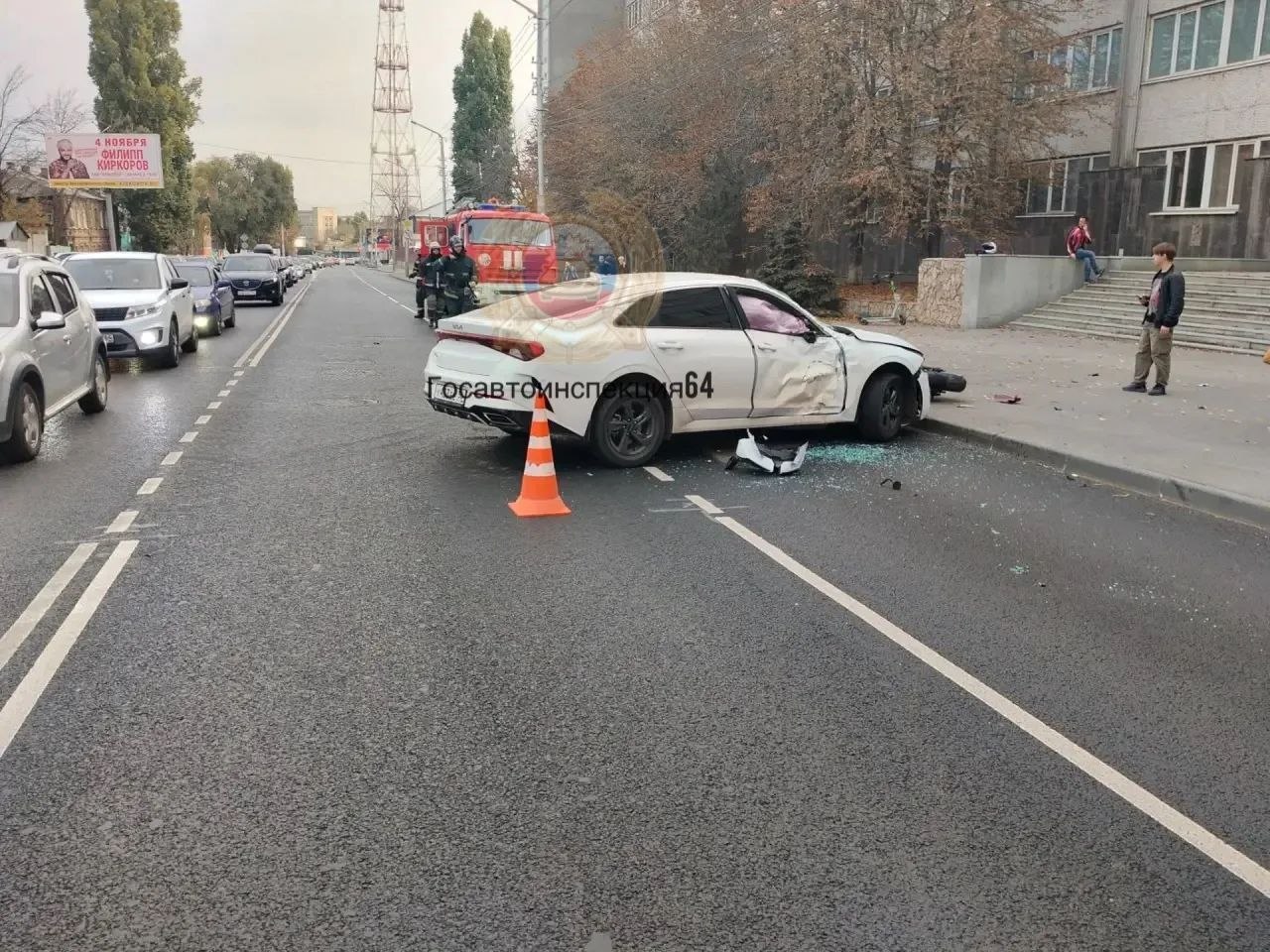 В Саратове мотоциклист разбился насмерть около Вавиловского университета В Саратове мотоциклист разбился насмерть около Вавиловского университета