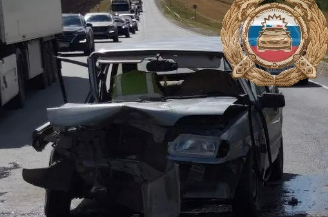 Пожилая автоледи и её пассажир пострадали в ДТП с грузовиком под Саратовом