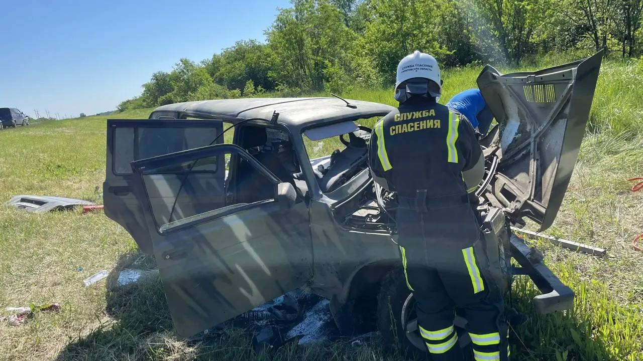 Hyundai и «Нива» столкнулись на окраине Саратова: трое в больнице Hyundai и «Нива» столкнулись на окраине Саратова: трое в больнице