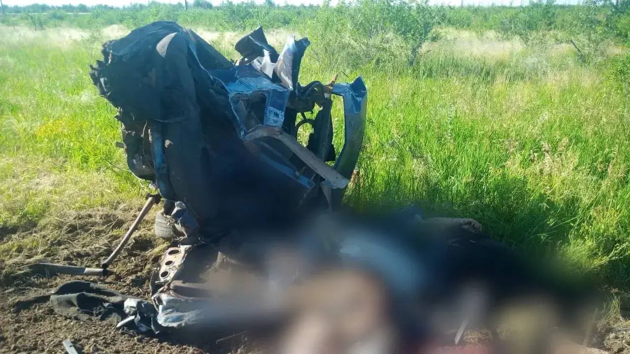 Трое человек погибли в столкновении легковушки с грузовиком на саратовской трассе