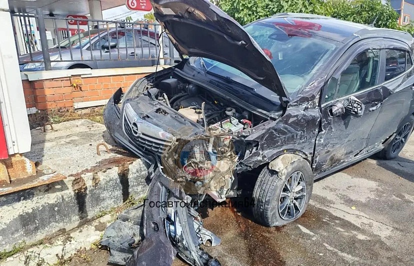 Автоледи пострадала в ДТП у саратовской заправки Автоледи пострадала в ДТП у саратовской заправки