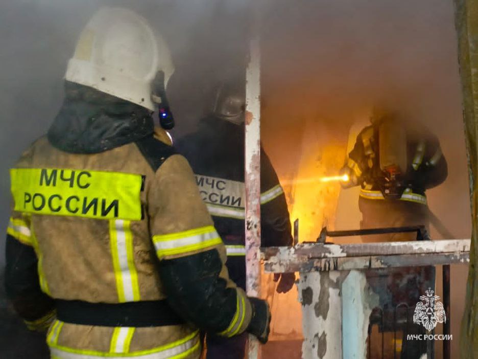 На пожаре в пятиэтажке в Энгельсе пенсионерка отравилась угарным газом На пожаре в пятиэтажке в Энгельсе пенсионерка отравилась угарным газом