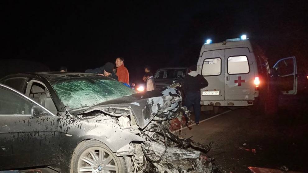 Двое взрослых и ребенок погибли под Саратовом из-за выехавшего на встречку BMW