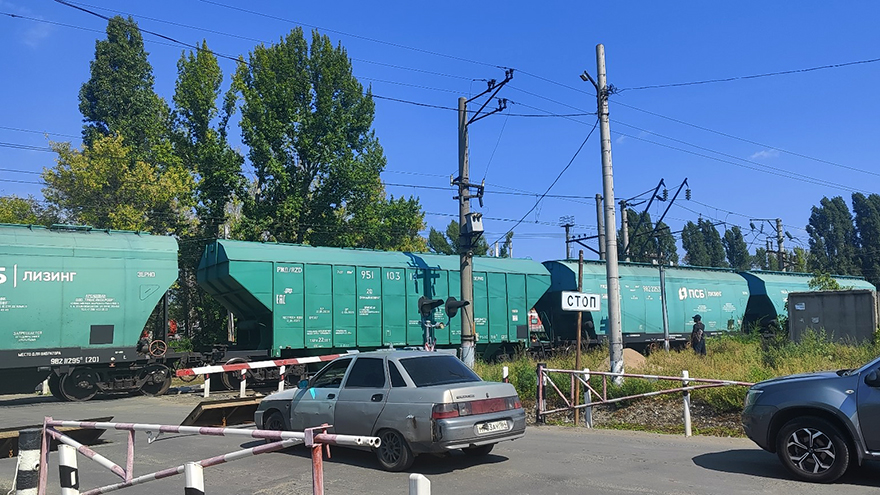 С саратовской автоледи взыскали 58 тысяч рублей за ДТП с электричкой