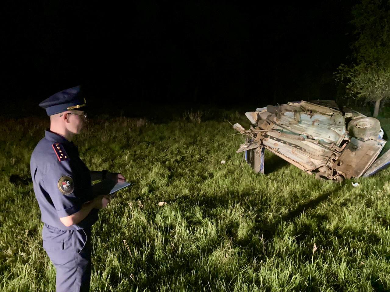 В Саратовской области двое подростков погибли во влетевшей в дерево "десятке"