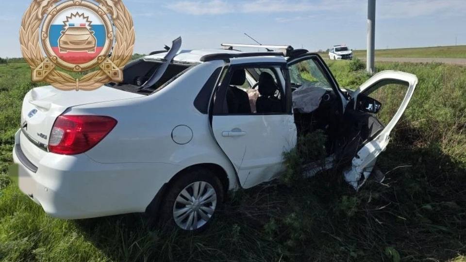 Под Саратовом Datsun влетел в рекламный столб, пострадали 5 человек Под Саратовом Datsun влетел в рекламный столб, пострадали 5 человек