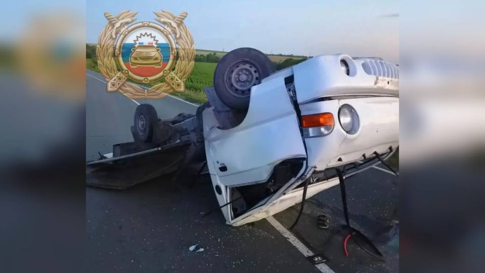 В саратовском селе пассажир пострадал в перевернувшемся Hyundai В саратовском селе пассажир пострадал в перевернувшемся Hyundai