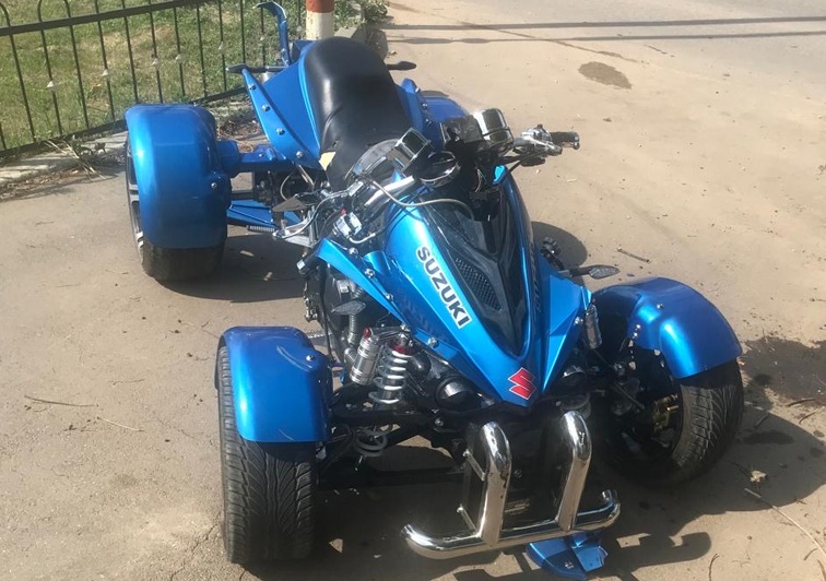 Двое подростков на квадроцикле влетели в забор на окраине Саратова, разыскиваются свидетели аварии