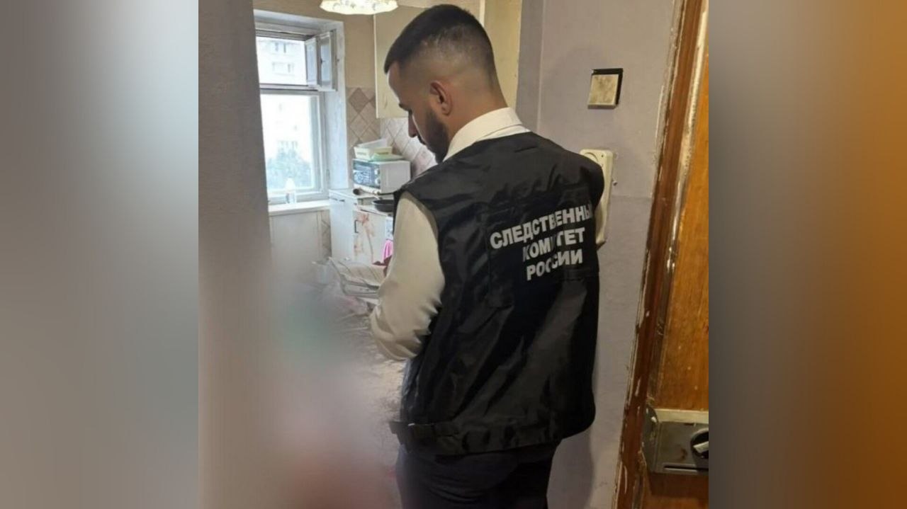 В саратовской квартире обнаружили гниющий труп мужчины В саратовской квартире обнаружили гниющий труп мужчины