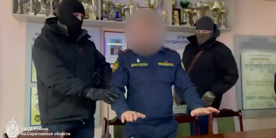 Начальник саратовской колонии вымогал у зэка взятку жёсткими дисками в обмен на покровительство