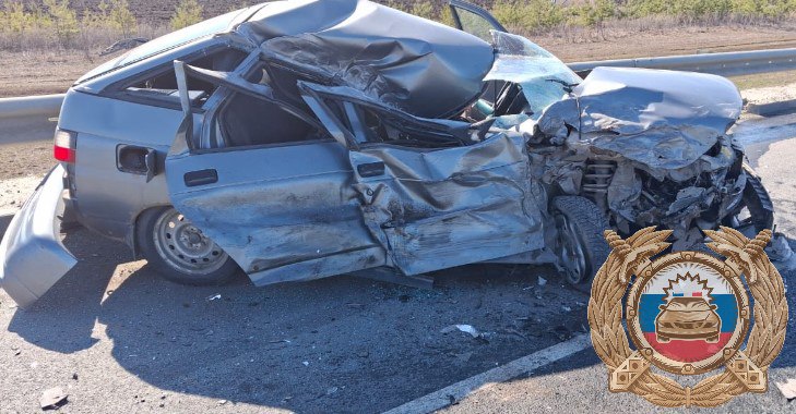 Водитель «Лады» покалечился в ДТП с фурой под Саратовом
