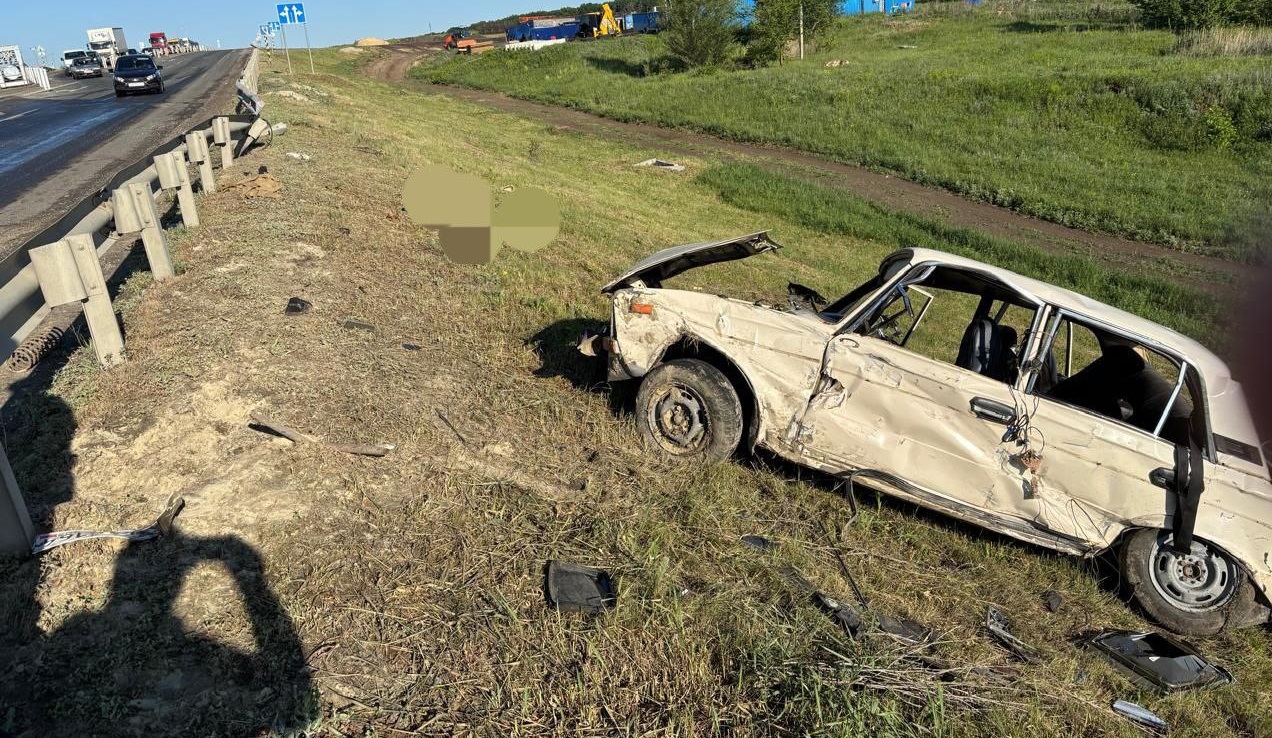 Двое человек погибли при съезде «Жигулей» в кювет в Балашовском районе