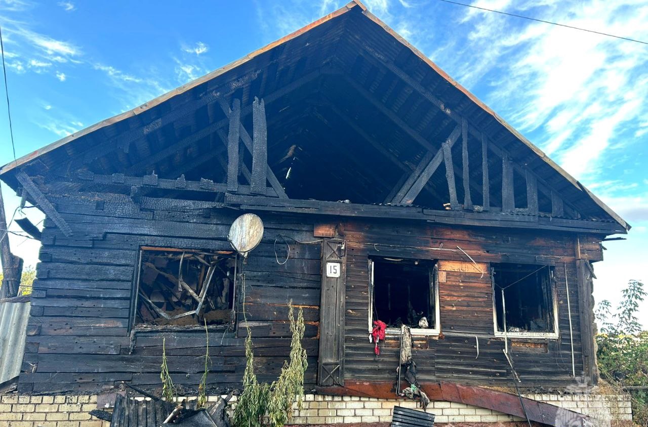 Из-за неисправной электропроводки в Базарном Карабулаке сгорел частный дом