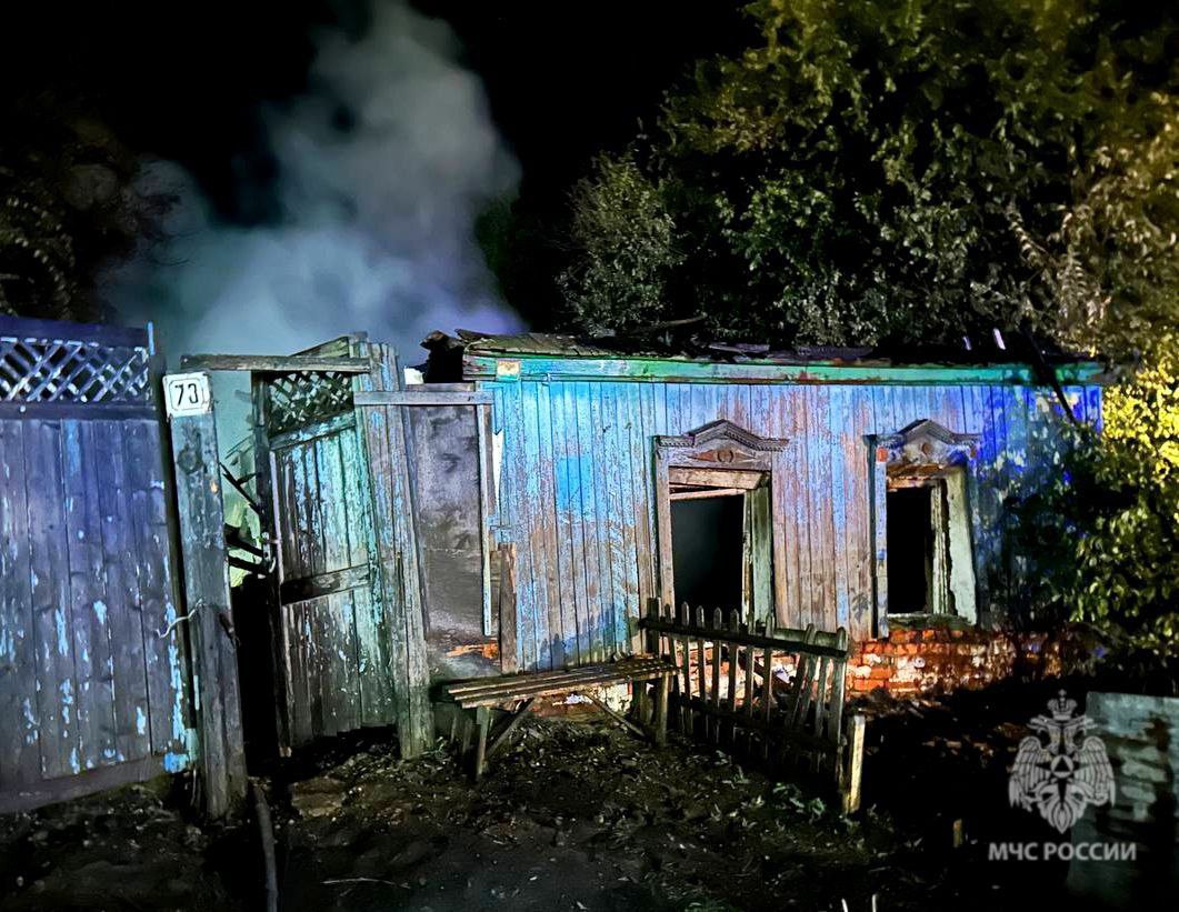 На ночном пожаре в Ершове погибла горожанка На ночном пожаре в Ершове погибла горожанка