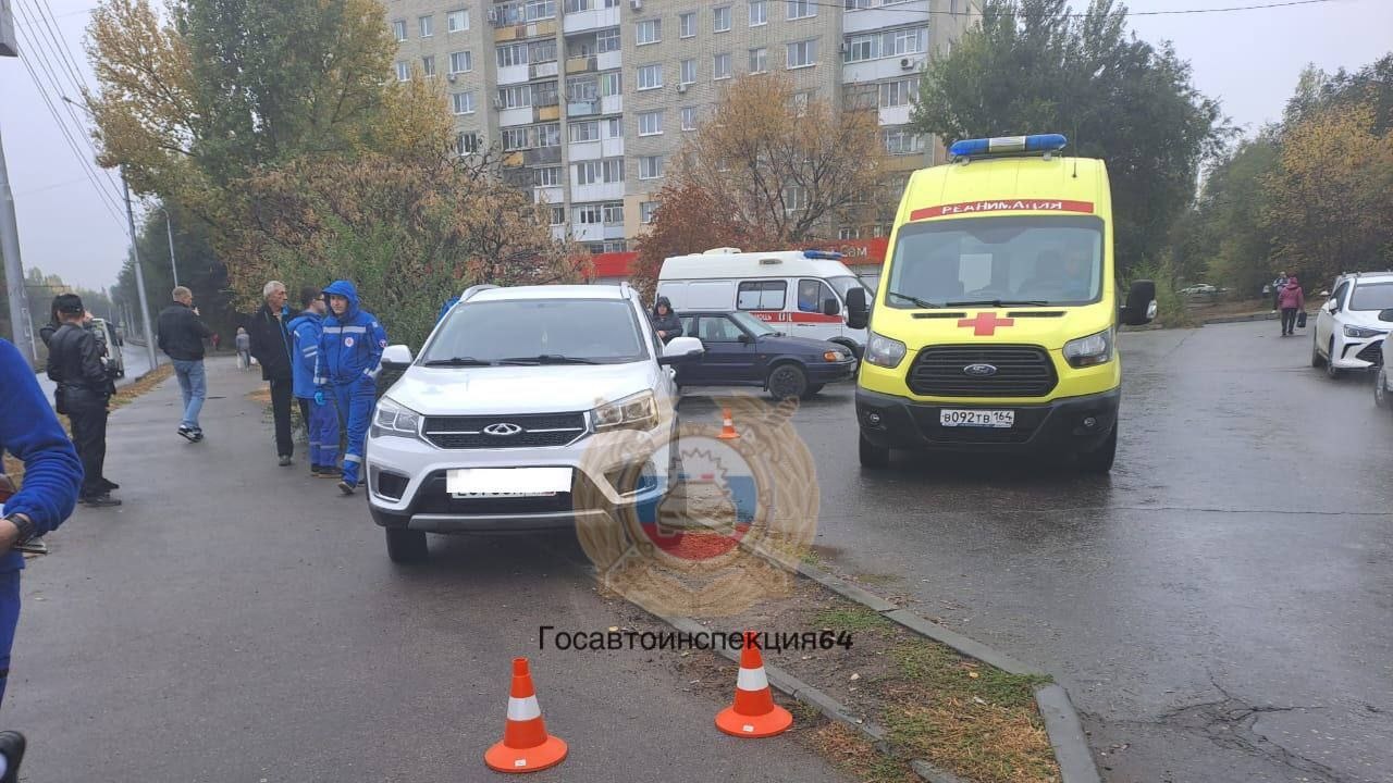 Китайский кроссовер без водителя насмерть сбил пешехода в Саратове Китайский кроссовер без водителя насмерть сбил пешехода в Саратове