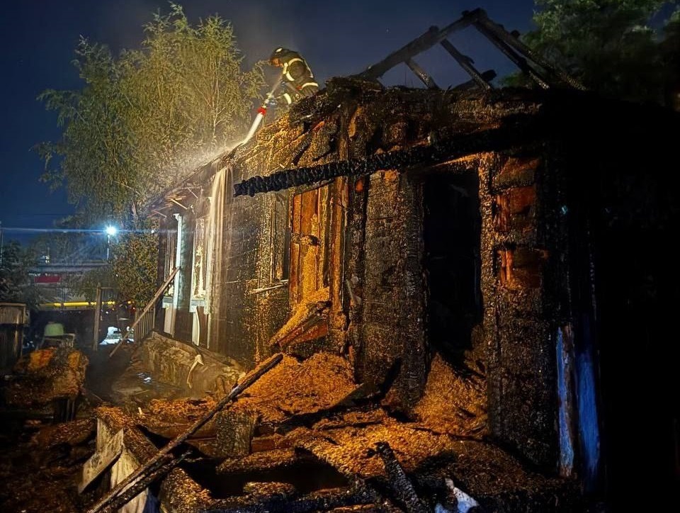 Пожилой курильщик сгорел вместе с домом в Саратове Пожилой курильщик сгорел вместе с домом в Саратове