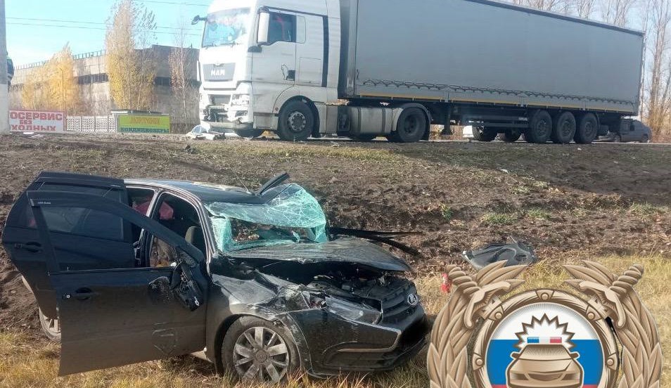 Автоледи на «Гранте» пострадала в ДТП с грузовиком в Балашове