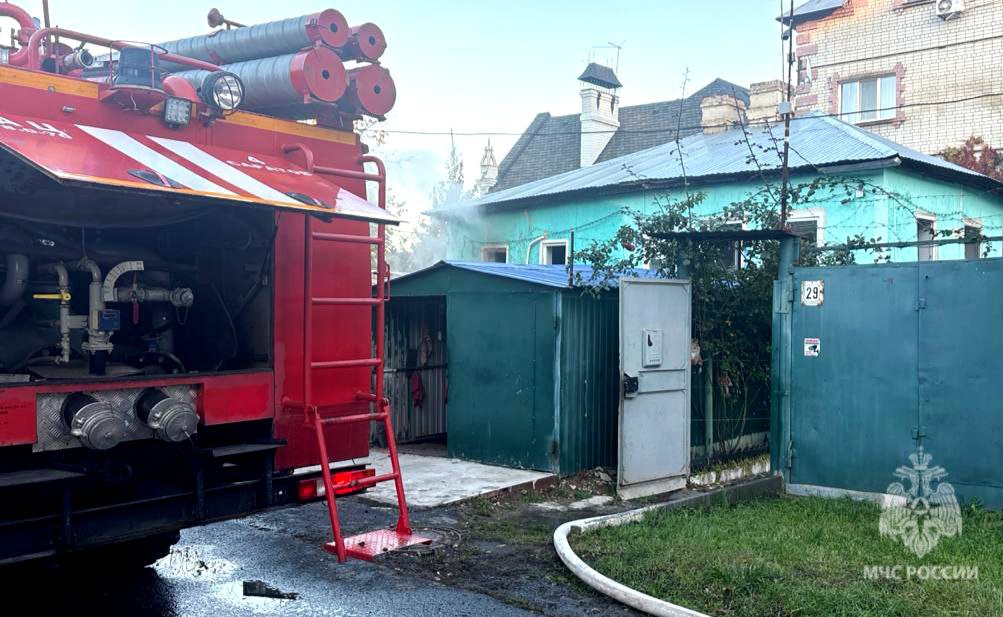 В загоревшемся частном доме в центре Саратова погиб мужчина В загоревшемся частном доме в центре Саратова погиб мужчина