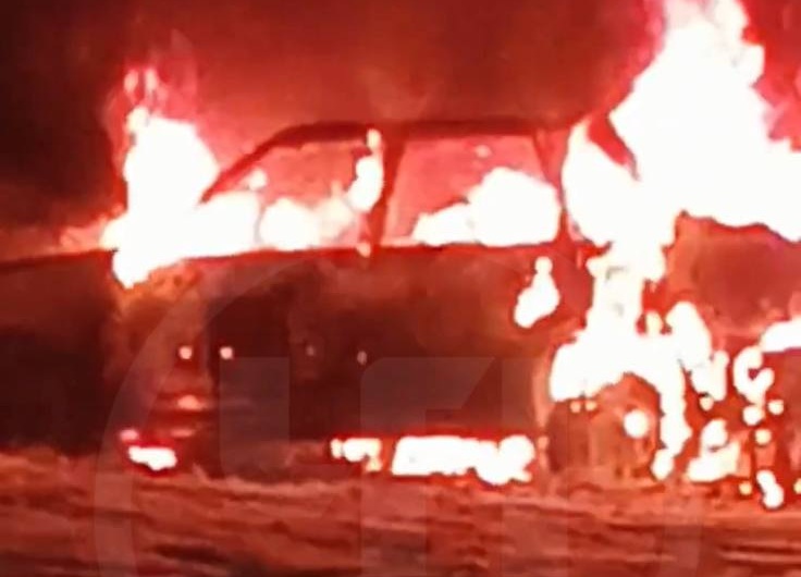 Легковушка сгорела дотла в Саратове на Шелковичной