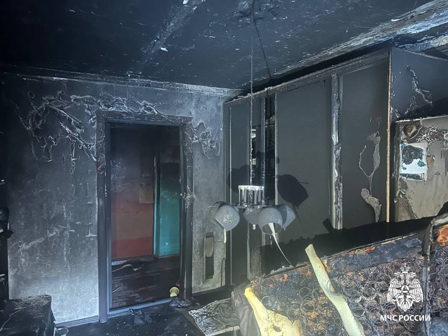 Ночью в Саратове на Бульварной загорелся диван: пострадавшая скончалась в больнице