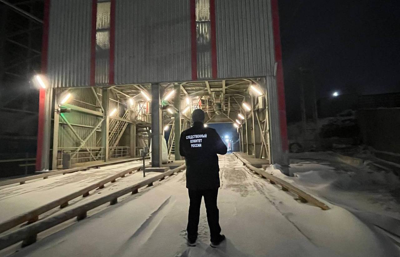 На цементном заводе в Вольске рабочему насмерть раздавило голову