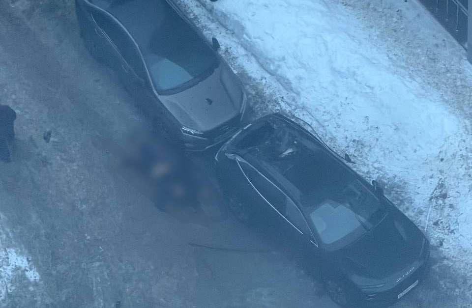В Саратове под окнами ЖК «Ямайка» нашли тело мужчины
