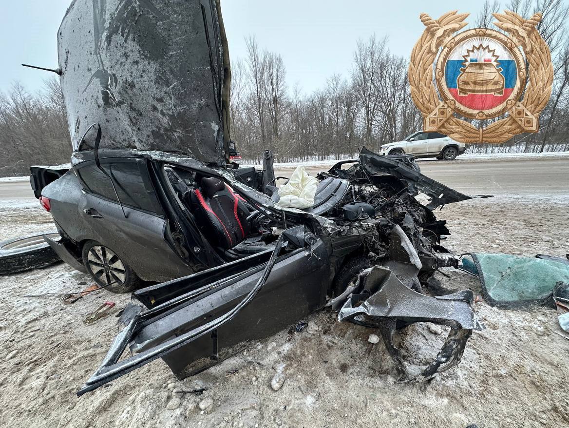 Легковушка превратилась в груду металла после ДТП с «ГАЗелью» под Марксом