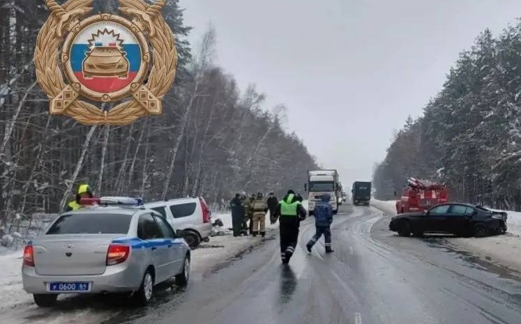 Мужчина погиб в столкновении «Ларгуса» и BMW у саратовского села