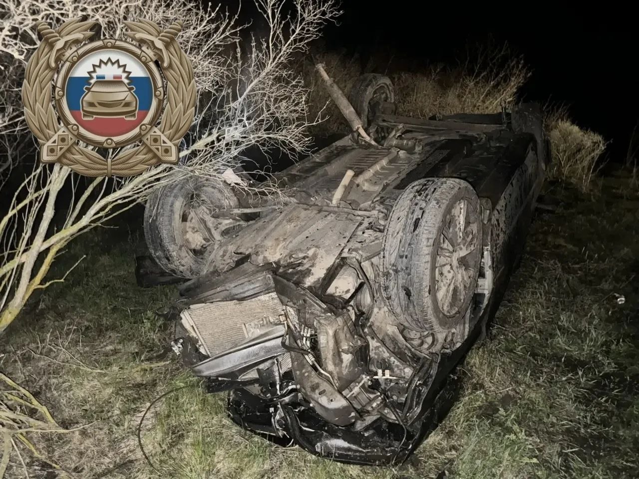 В перевернувшейся у саратовской деревни «Ладе» погиб водитель