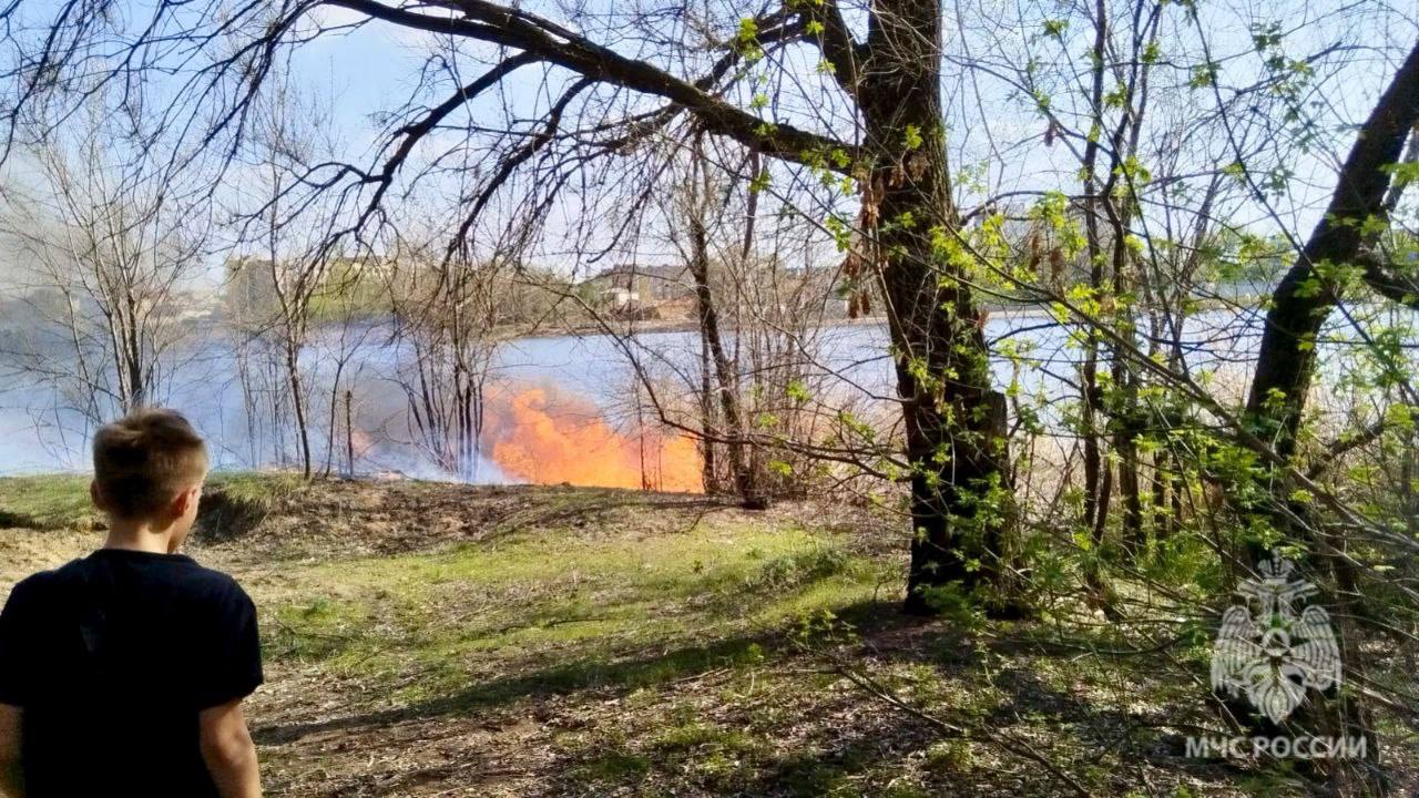 Саратовские школьники спасли жилые дома от пожара