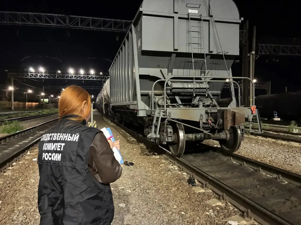 В Саратове 18-летний парень забрался на поезд и получил смертельный удар током В Саратове 18-летний парень забрался на поезд и получил смертельный удар током