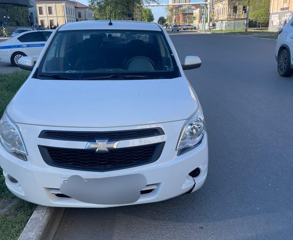 В Энгельсе полицейский дознаватель на Chevrolet сбил ребенка