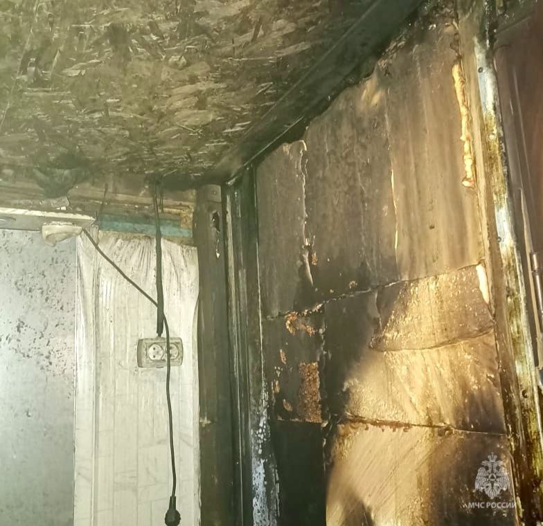 В Энгельсе обогреватель чуть не уничтожил частный дом В Энгельсе обогреватель чуть не уничтожил частный дом