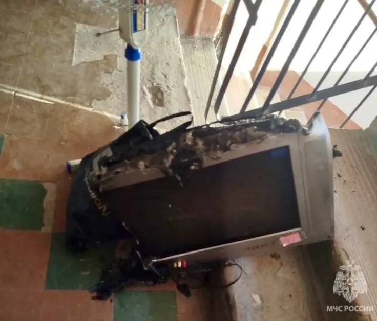 Из-за включенного телевизора вспыхнул пожар в саратовской многоэтажке Из-за включенного телевизора вспыхнул пожар в саратовской многоэтажке