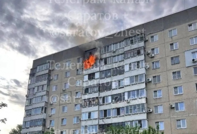 Утром горели балконы в саратовской десятиэтажке на 1-й Дачной
