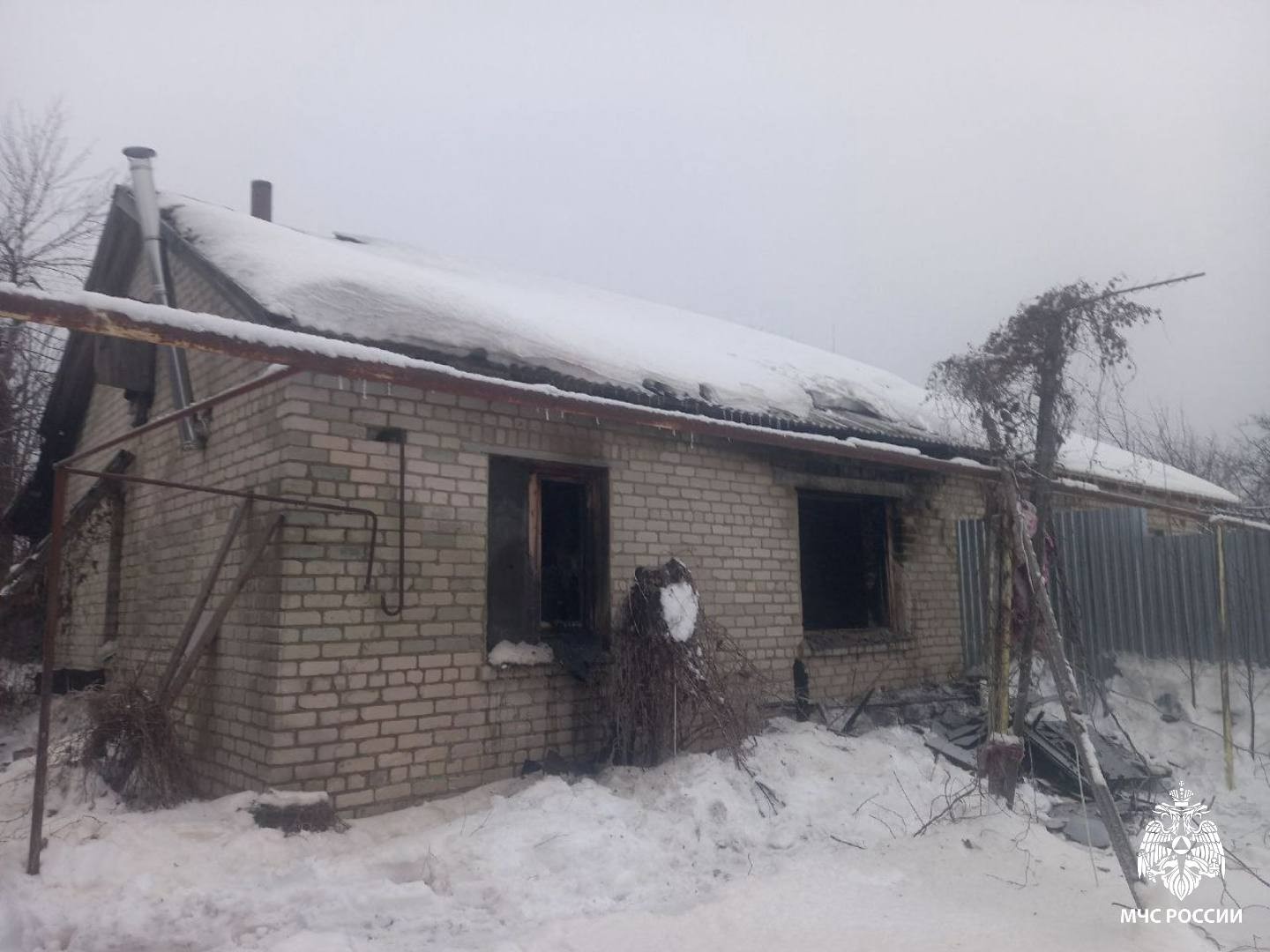 На пожаре под Вольском погиб пенсионер