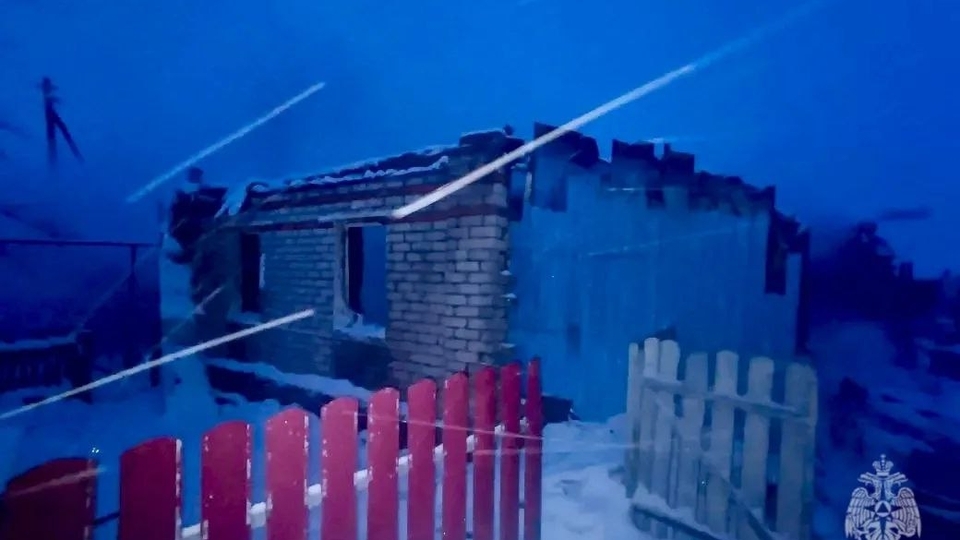 Пожилые супруги заживо сгорели в саратовском селе