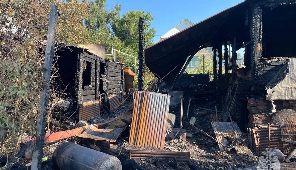 В Саратове в сгоревшем доме обнаружили тело женщины В Саратове в сгоревшем доме обнаружили тело женщины