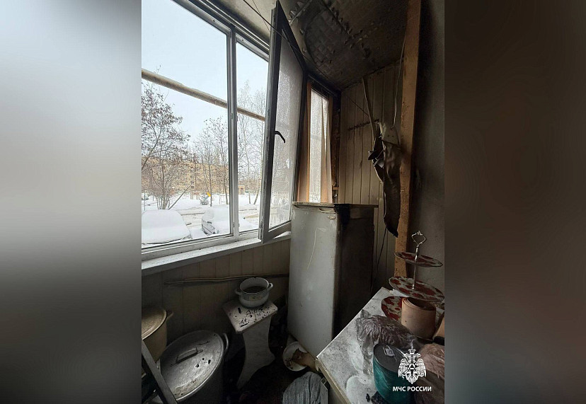 Десять человек спаслись из пятиэтажки с горящим балконом в Балашове Десять человек спаслись из пятиэтажки с горящим балконом в Балашове