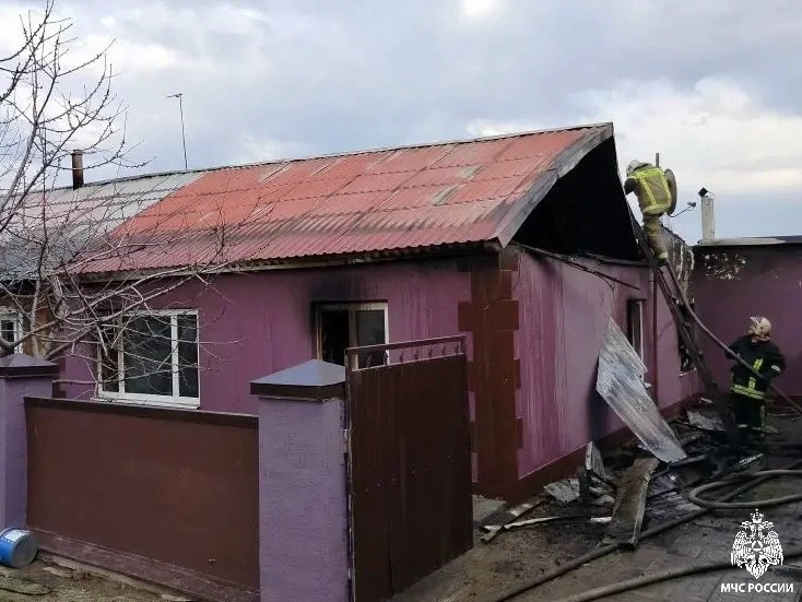 Под Саратовом сельчанка обгорела на пожаре, пытаясь спасти ценные вещи Под Саратовом сельчанка обгорела на пожаре, пытаясь спасти ценные вещи