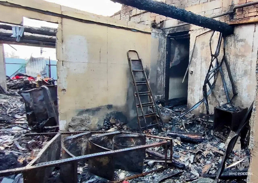 В Саратове супружеская пара едва не погибла, пытаясь потушить жилище