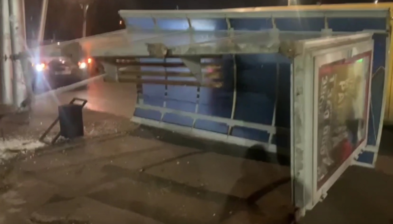 Саратовский экс-чиновник пойдёт под суд за гибель женщины после падения остановки