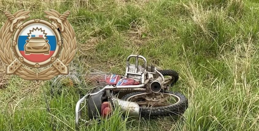 Водитель мопеда насмерть разбился в поле у саратовского хутора