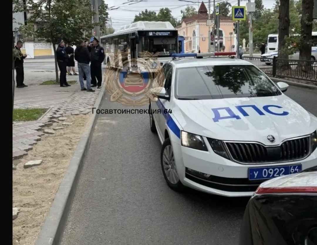 В центре Саратова автобус 6А насмерть сбил пешехода В центре Саратова автобус 6А насмерть сбил пешехода
